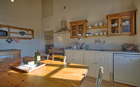 Casa Olivia: Pièce, Propriété, Cuisine, Meubles, Bâtiment, Comptoir, Maison, Cabinetry, Sol, Design Intérieur