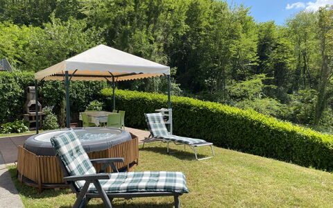 Il Palazzetto: Plante, Table, Propriété, Communauté Des Plantes, Meubles, Ciel, Botanique, La Nature, Parapluie, Tableau De Plein Air