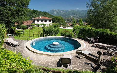 Il Nido In Garfagnana: Piscine, Propriété, Paysage Naturel, Botanique, Biens, Immobilier, Loisir, Maison, Arrière-Cour, Arbre