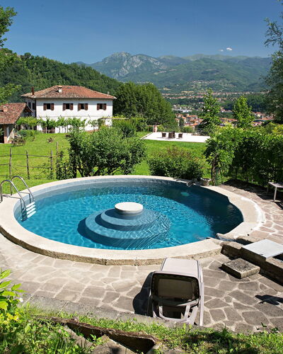 Il Nido In Garfagnana: Piscine, Propriété, Paysage Naturel, Botanique, Biens, Immobilier, Loisir, Maison, Arrière-Cour, Arbre