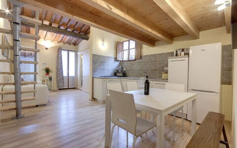 Residenza Monna Lisa: Propriété, Pièce, Bâtiment, Design Intérieur, Parquet, Sol, Maison, Plafond, Meubles, Immobilier