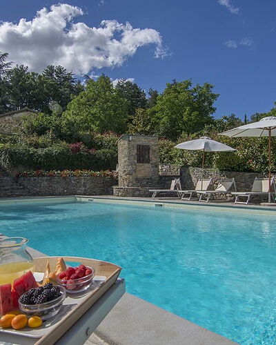 Villa Flora: Piscine, Propriété, Paysage Naturel, Vacances, Ciel, Loisir, Immobilier, L'Eau, Maison, Biens