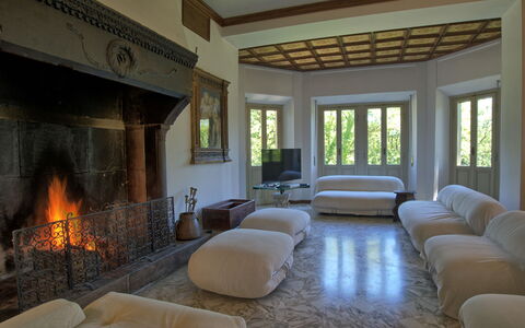 Il Poggio Di Patrignone: Salon, Pièce, Propriété, Design Intérieur, Meubles, Cheminée, Bâtiment, Foyer, Domicile, Immobilier