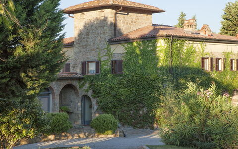 Fattoria Di Quercia Al Poggio: Propriété, Maison, Bâtiment, Biens, Domicile, Arbre, Immobilier, Architecture, Botanique, Mur