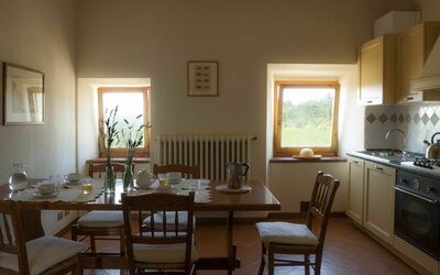 Alba Proneta 2: Pièce, Meubles, Propriété, Design Intérieur, Salle À Manger, Bâtiment, Table, Maison, Cuisine, Domicile