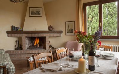 Loggia Cappella 1: Pièce, Propriété, Salon, Design Intérieur, Meubles, Domicile, Maison, Table, Bâtiment, Cheminée