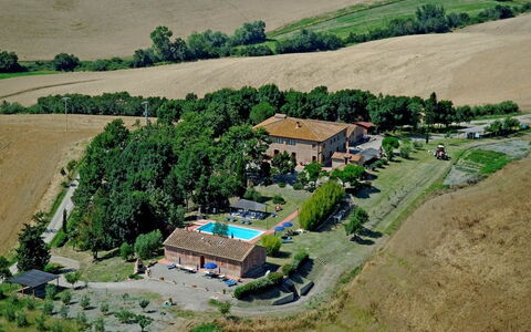 Agriturismo Il Gattero: Photographie Aérienne, Zone Rurale, Zone Résidentielle, Lot Terre, Biens, Paysage, Ferme, La Photographie, Village, Sol