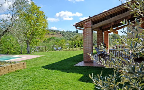 Il Fienile Di Giovanna: Propriété, Maison, Immobilier, Herbe, Domicile, Bâtiment, Botanique, Cour, Arbre, Jardin