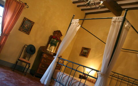 Villa Sieve: Escaliers, Pièce, Maison, Balustrade, Bâtiment, Architecture, Plafond, Design Intérieur, Balustre