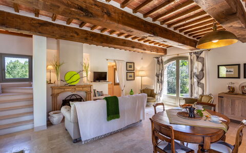 Villa Melinda: Propriété, Bâtiment, Pièce, Design Intérieur, Meubles, Plafond, Maison, Salon, Faisceau, Biens