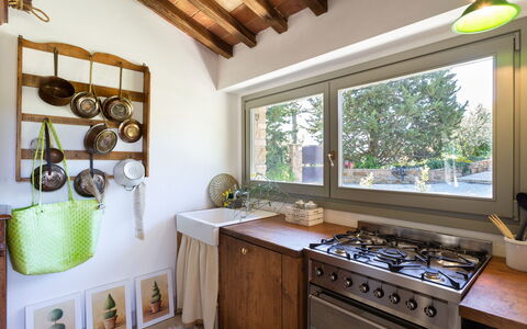 Villa Melinda: Pièce, Propriété, Comptoir, Bâtiment, Meubles, Plafond, Design Intérieur, Maison, Cuisine, Domicile