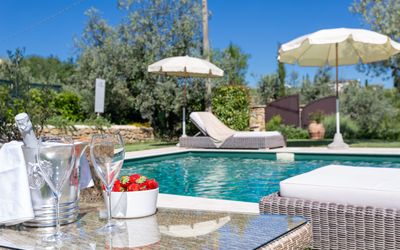 Villa Melinda: Piscine, Propriété, Immobilier, Maison, Domicile, Bâtiment, Arrière-Cour, Loisir, Biens, Recours