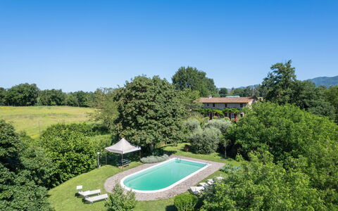 La Forra: Ciel, Propriété, L'Eau, Plante, Piscine, Paysage Naturel, Lot Terre, Arbre, Végétation, Herbe