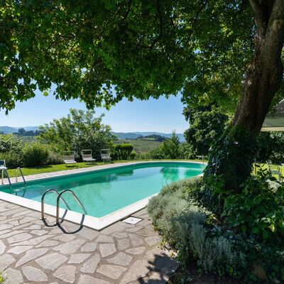 La Forra: L'Eau, Plante, Piscine, Ciel, Bleu Azur, Arbre, Ombre, Mobilier De Jardin, Maison, Loisir