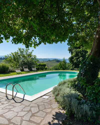 La Forra: L'Eau, Plante, Piscine, Ciel, Bleu Azur, Arbre, Ombre, Mobilier De Jardin, Maison, Loisir