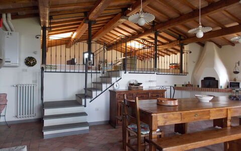 Il Circolo: Bâtiment, Pièce, Faisceau, Grenier, Design Intérieur, Meubles, Bois, Maison, Sol, Dur