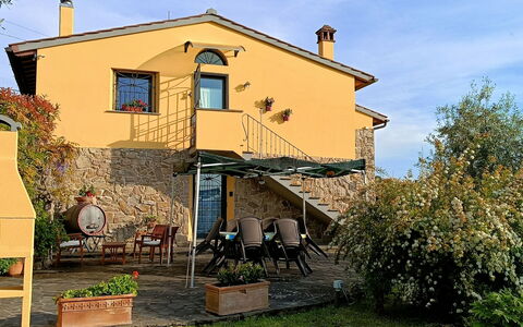 Il Circolo: Domicile, Chalet, Ombre, Pot De Fleur, Jardin, Plante D'Appartement, Biens, Cour, Chaise, Arrière-Cour