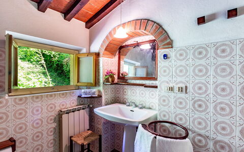 La Ripresa: Propriété, Pièce, Bâtiment, Salle De Bains, Design Intérieur, Plafond, Maison, Immobilier, Architecture, Meubles