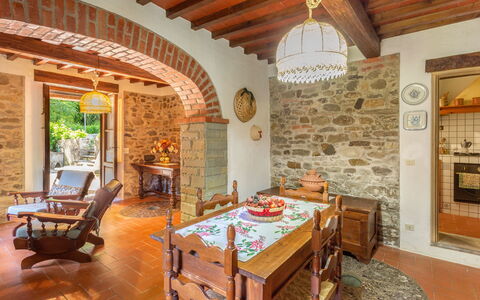 La Ripresa: Propriété, Pièce, Bâtiment, Meubles, Design Intérieur, Plafond, Immobilier, Maison, Table, Salon