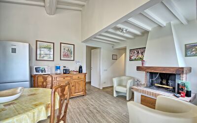 Fornace 1: Pièce, Propriété, Design Intérieur, Meubles, Bâtiment, Plafond, Salon, Sol, Maison, Parquet