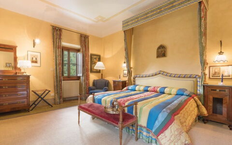 Villa Paola: Chambre, Pièce, Meubles, Lit, Propriété, Cadre De Lit, Design Intérieur, Drap De Lit, Bâtiment, Immobilier