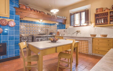 Villa Paola: Propriété, Pièce, Meubles, Bâtiment, Comptoir, Cuisine, Cabinetry, Design Intérieur, Immobilier, Tuile