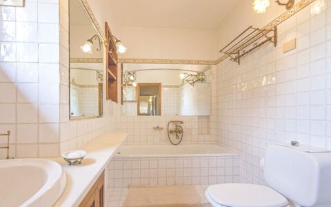 La Casetta: Salle De Bains, Propriété, Pièce, Design Intérieur, Tuile, Bâtiment, Maison, Architecture, Immobilier, Plafond