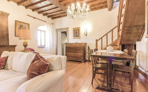 La Casetta: Propriété, Pièce, Meubles, Design Intérieur, Bâtiment, Plafond, Chambre, Lit, Maison, Sol