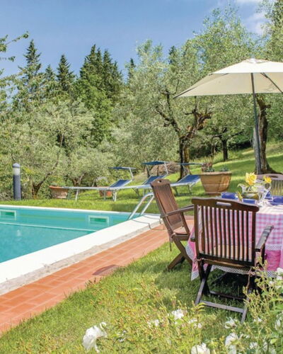 La Casetta: Propriété, Piscine, Domicile, Immobilier, Arrière-Cour, Maison, Herbe, Loisir, Cour, Pelouse