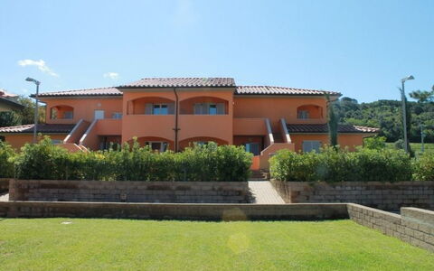 Scarlino Summer Village: Propriété, Immobilier, Bâtiment, Maison, Domicile, Biens, Villa, Hacienda, Zone Résidentielle, Façade