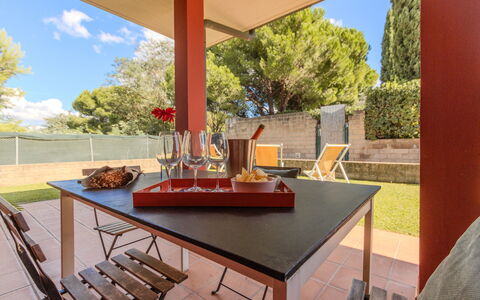 Scarlino Summer Village: Meubles, Chaise, Mobilier De Jardin, Ombre, Tache De Bois, Jardin, Tableau De Plein Air, Table Cuisine Et Salle A Manger, Arrière-Cour, Aménagement Paysager