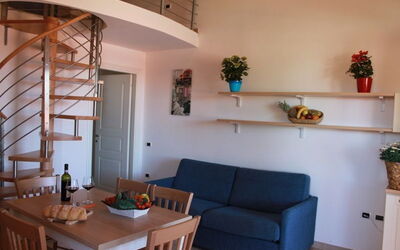 Trilocale Mansardato 231M: Pièce, Propriété, Bâtiment, Design Intérieur, Meubles, Salon, Maison, Plafond, Grenier, Architecture