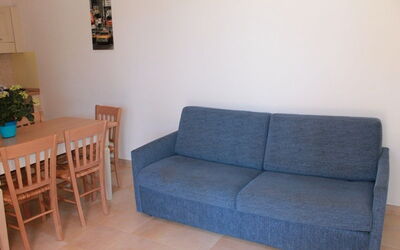 Trilocale Grande Primo Piano 331V: Meubles, Propriété, Pièce, Canapé, Sol, Canapé-Lit, Futon, Salon, Maison, Confort