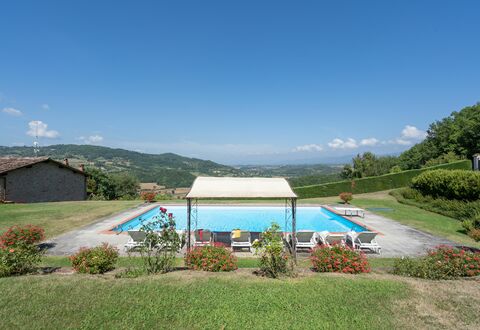 Villa La Terrazza: Paysage Naturel, Piscine, Propriété, Ressources En Eau, Ciel, Maison, Station De Montagne, Herbe, Vacances, Lot Terre