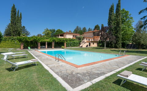 Villa Santa Maria: Piscine, Propriété, Maison, Immobilier, Bâtiment, Biens, Herbe, Zone Résidentielle, Loisir, Architecture