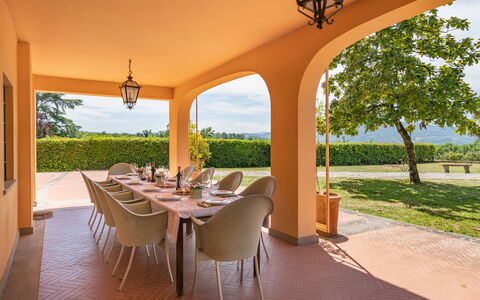 Villa Santa Maria: Propriété, Bâtiment, Immobilier, Pièce, Maison, Biens, Architecture, Design Intérieur, Domicile, Table