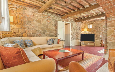 Il Vignale: Meubles, Mur, Design Intérieur, Sol, Plafond, Sol, Pièce, Canapé, Salon, Chaise