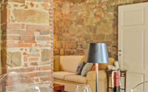 Il Vignale: Meubles, Design Intérieur, Mur, Table, Chaise, Bois, Plafond, Table Cuisine Et Salle A Manger, Éclairage, Salle À Manger