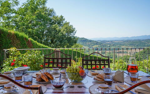 Villa San Lorenzo: Propriété, Immobilier, Table, Maison, Biens, Pièce, Restaurant, Paysage, Repas, Bâtiment