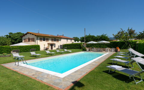 Villa Del Borgo: Piscine, Biens, Recours, Hacienda, Villa, Jardin, Ferme, Cour, Mobilier De Jardin, Pelouse