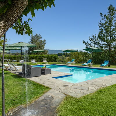 Villa La Collina: L'Eau, Plante, Ciel, Piscine, Bleu Azur, Ombre, Arbre, Bâtiment, Mobilier De Jardin, Lot Terre
