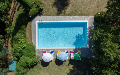 Casa Corella: L'Eau, Plante, Bleu Azur, Rectangle, Herbe, Végétation, Ombre, Piscine, Loisir, Paysage