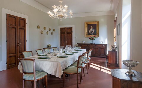 Villa Le Volte: Pièce, Propriété, Salle À Manger, Meubles, Design Intérieur, Bâtiment, Table, Plafond, Immobilier, Maison