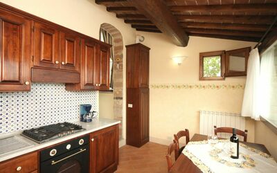 Girasole 2602: Propriété, Pièce, Bâtiment, Comptoir, Meubles, Cuisine, Maison, Design Intérieur, Cabinetry, Immobilier