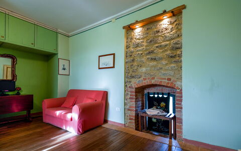 Agriturismo Il Molinello: Propriété, Meubles, Canapé, Bois, Design Intérieur, Éclairage, Salon, Sol, Confort, Cadre