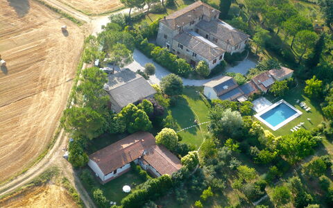 Agriturismo Il Molinello: Photographie Aérienne, Vue Du Ciel, Zone Résidentielle, Design Urbain, Propriété, Banlieue, Paysage, Lot Terre, Biens, La Photographie