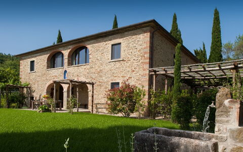 Villa Leopoldina: Ciel, Plante, Propriété, Fenêtre, Bâtiment, Porte, Arbre, Maison, Lot Terre, Chalet