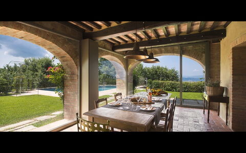 Villa Mandorlo: Propriété, Bâtiment, Maison, Biens, Immobilier, Domicile, Pièce, Porche, Architecture, Villa