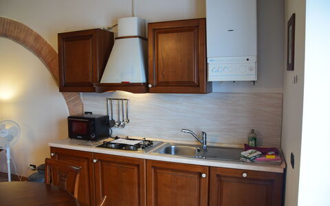 Rocche Di Valiano: Cabinetry, Comptoir, Pièce, Meubles, Cuisine, Propriété, Maison, Bâtiment, Évier, Design Intérieur