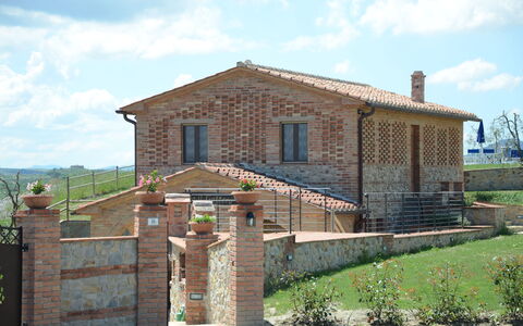 Villa Barbara: Maison, Propriété, Domicile, Bâtiment, Brique, Chalet, Immobilier, Zone Rurale, Architecture, Toit